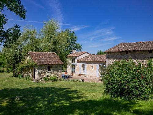 Elegant Holiday Home in Dordogne Vineyard