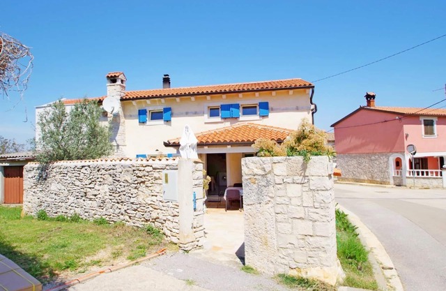 Elegante casa de vacaciones en el pueblo de Kavran