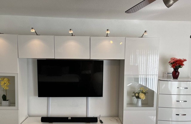 **Elegant Home** With Movie Theatre & Gym Near DEN
