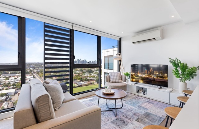Elegant Inner-West 2-Bed with City Views & Pool