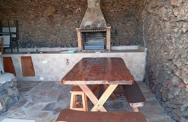 Elegant Island Stay with BBQ in Hierro