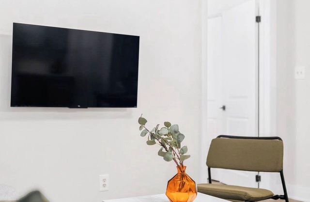Elegant Living: Hotel Comfort, Home Feel.