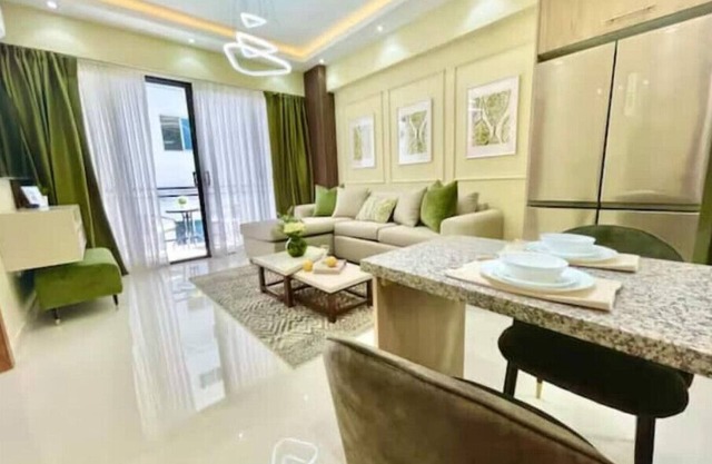 Elegant & Luxurious 5th Floor 1 Bedroom Apartment