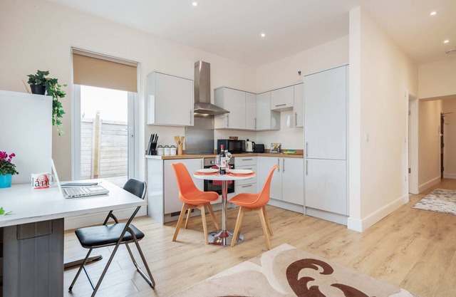 Elegant Luxury Flat, Converted Pub with Free Parking