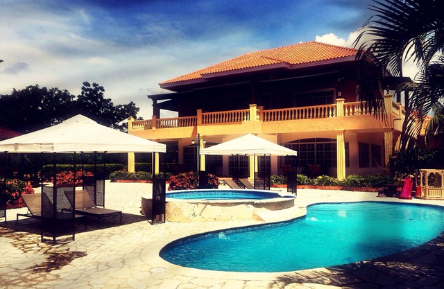 Elegante villa de golf de lujo a 12 minutos de la playa con piscina, jacuzzi (NO climatizada) y barbacoa