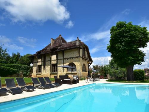 Elegant Mansion Stay in Belvès