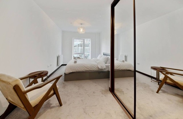 Elegant Modern 2-Bedroom Apartment in the Heart of Maidstone – Perfect for Short or Long Stays!