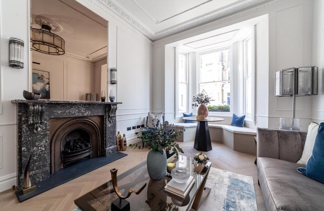 Elegant Modern 2BR Flat in Prestigious Chelsea.