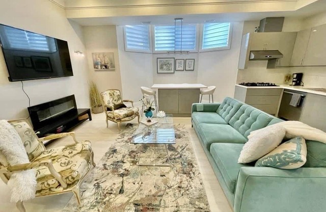 Elegant Modern Luxury 2 Bedroom Private Unit