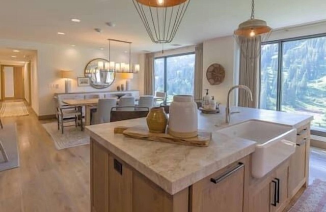 Elegant Mountain Retreat with Stunning Views | Heated Pool and Prime Ski Access