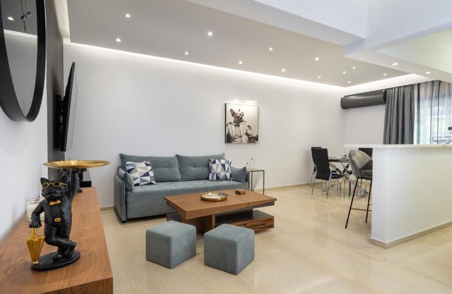 Elegant Oasis 2 BR Apt near the Marina & the Beach