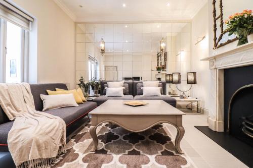 Elegant One-Bedroom! Kensington Flat with Patio