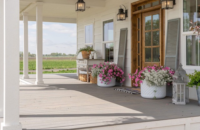 Elegant Oxbow Farmhouse - Sleeps 20