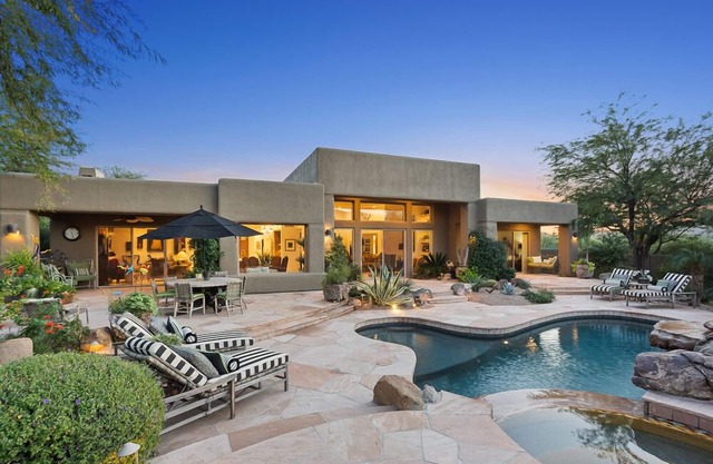 Exclusiva casa privada en The Boulders con patio tranquilo, vistas, piscina / spa.