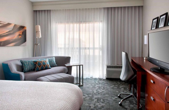 Elegant Room Near Tourist Spots w/ Hot Tub, Pool Access, and Free Parking