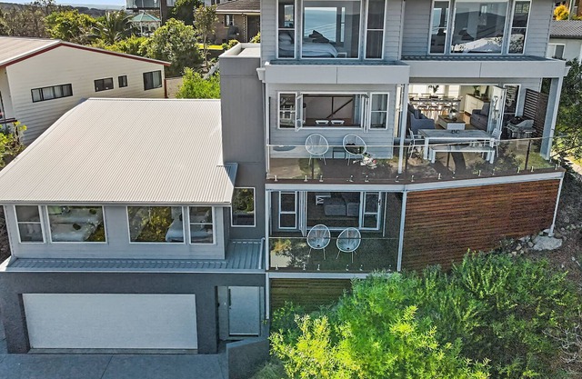 Elegant Sea-facing Home with Fantastic Views