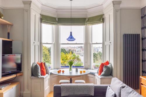 Elegant Seaview Apartment