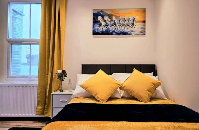 Elegant Spacious London Flat E