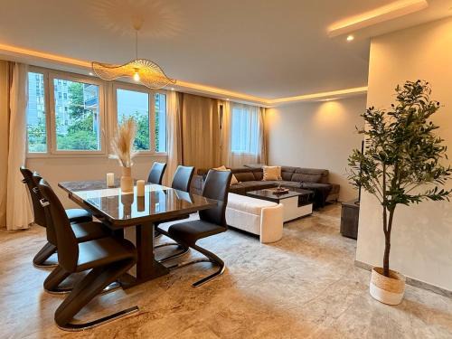 Elegant & Spacious Apartment - Paris 20