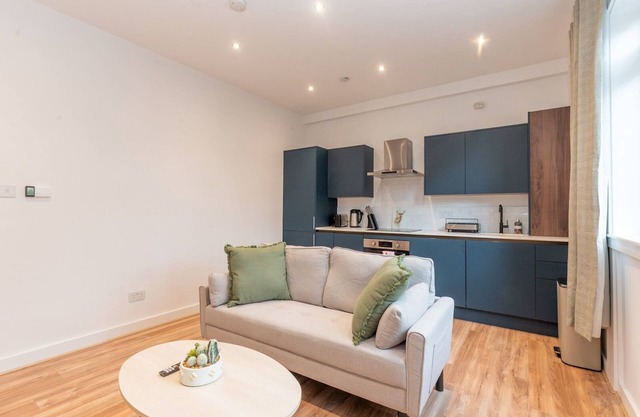 Elegant St Margarets 1BR near Transport, London | Pass the Keys