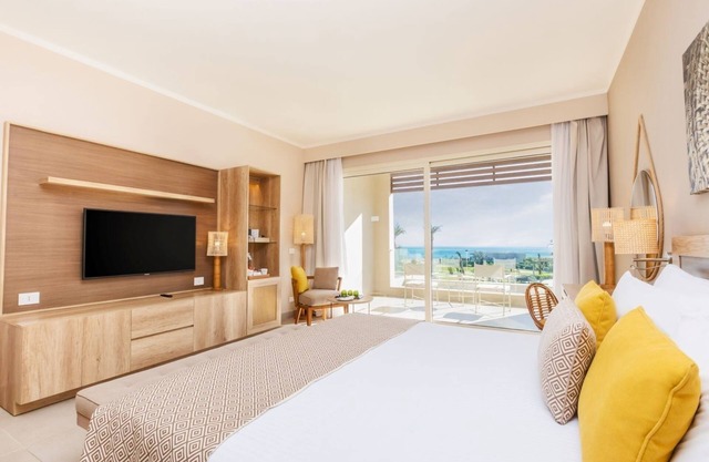 Elegant Stay by the Sea | Pools, Private Beach, Dining Options & Daily Fun