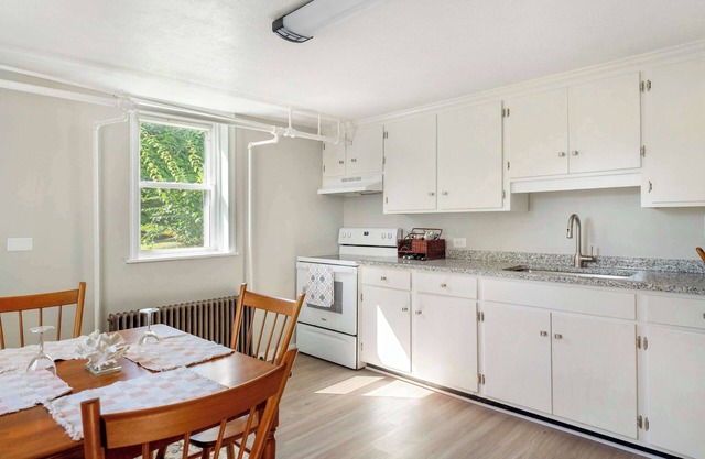 Elegant Studio | Kitchen | Washer/Dryer | Backyard