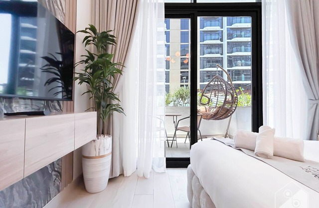 Elegant Studio With Balcony on the Riviera Dubai