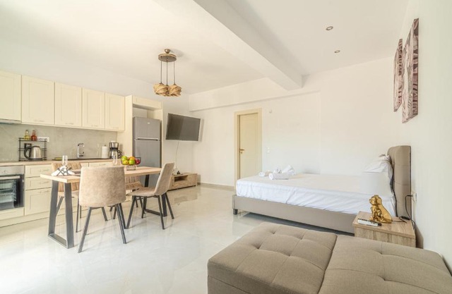 Elegant Suite 4 Near the Beach