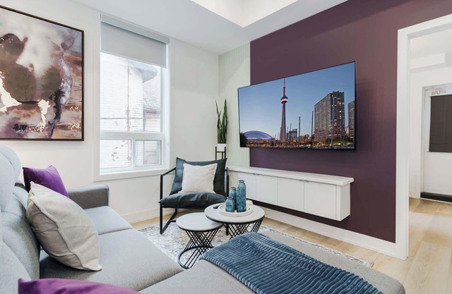 Elegant Suite—Near Kensington Market, Sleeps 8