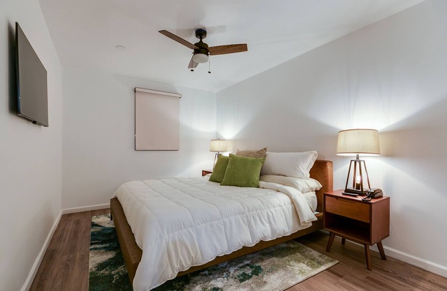 Elegant Suite with Separate Living Room & Mini Fridge – Ideal for Relaxation and