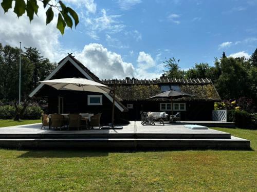 Elegant Summer House Near Heather Hill