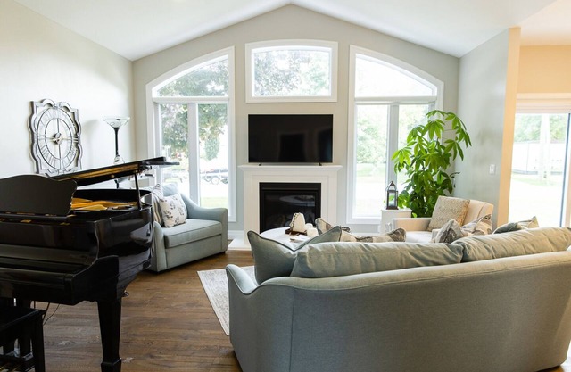 Elegant Three Bedroom Home with lake view and a hot tub