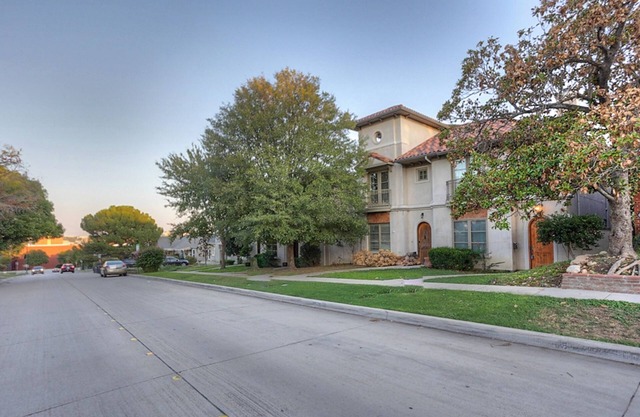 Elegant townhome in the heart of Fort Worth's Cultural District