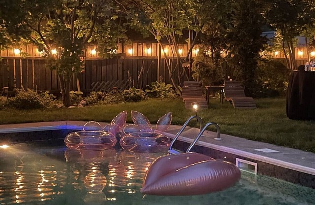 Elegant Victorian Home Pool open May-Nov 1