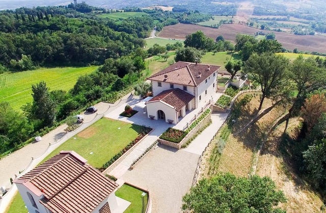 Elegant Villa in Figline, near the Mall,A/C,Sauna,saltwater heatable pool,sl 18
