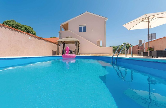 Elegante Villa Jure con piscina privada