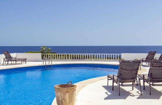 Elegante villa en primera línea de mar, S´Algar, Menorca