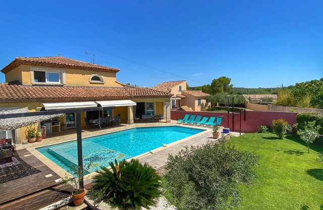 Elegant villa with pool & air conditioning - your haven of peace