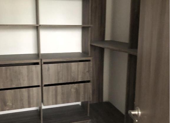 Elegante apartamento en condominio cerca del aeropuerto