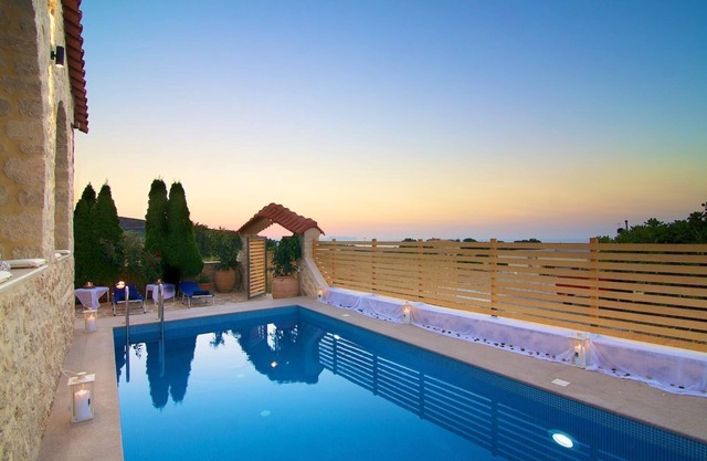 Villa Elena! Lujosa villa, a poca distancia de las tiendas. Cerca de Rethymno!