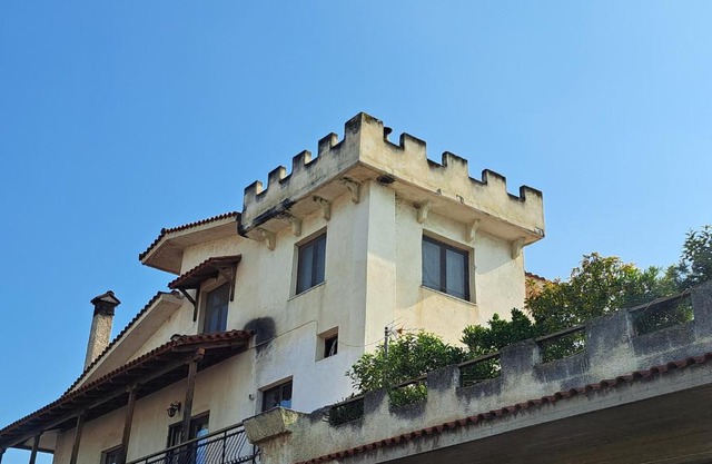 Elenis villa 190sqmeter with private parking and garden 10min away from Thessaloniki centre