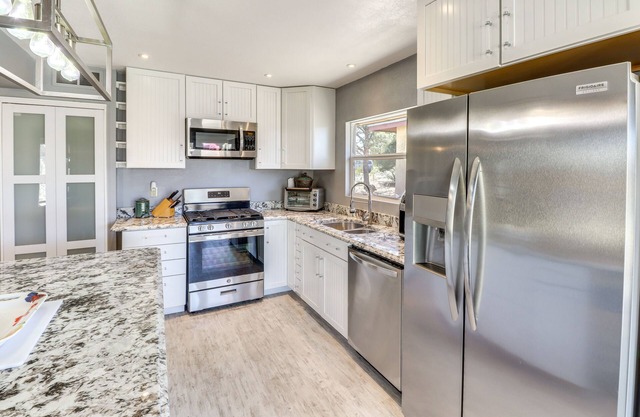 Elephant Butte Home w/ Propane Grill: 1 Mi to Lake