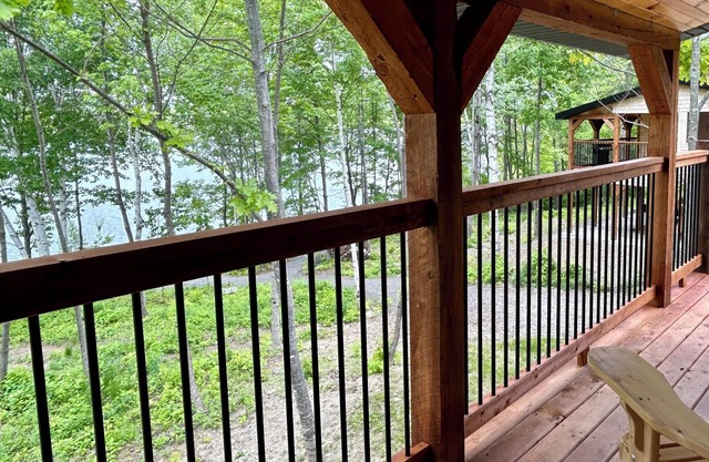 Elevated cabin nestled among the trees, and the Saint John River. Pet friendly.
