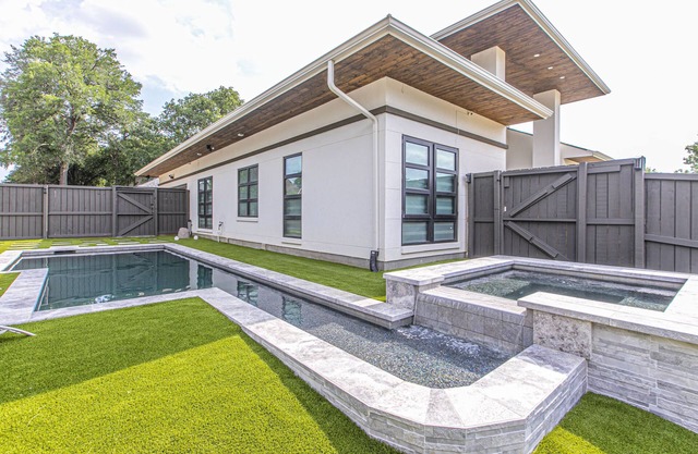 Elevated Elegance Saltwater Pool Place-Heated Pool