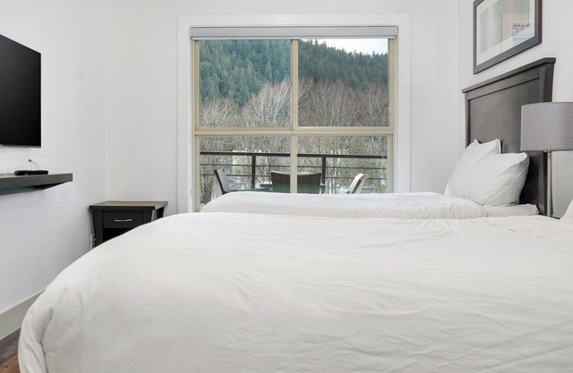 Elevated Escapes 2BR Suite Overlooking Lake