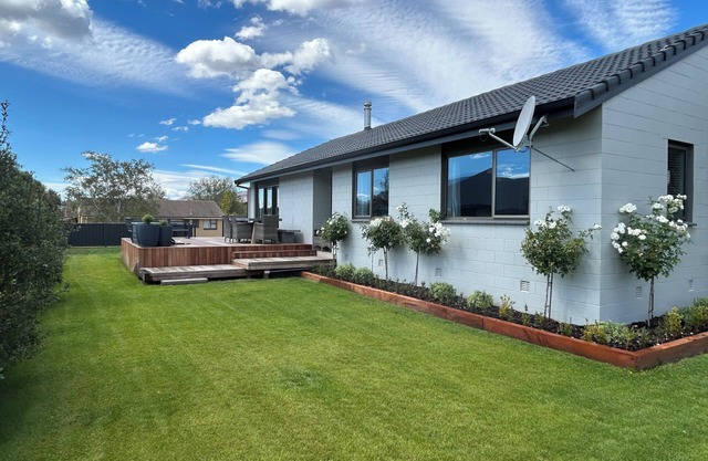 Elevated Mountain Views on Waenga