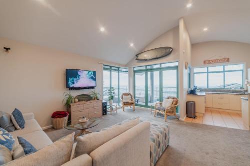 Elevated Ocean View Oasis - 3BR 2 Bath Parking