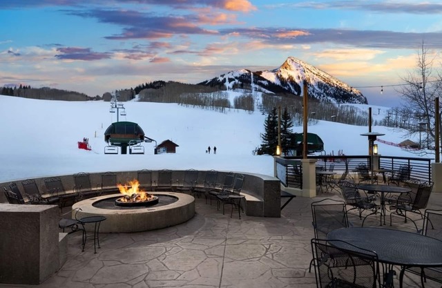 Elevation’s Finest: Valley View King | Serene Pool Access | Couple Stay