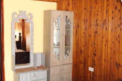 Elgon Cribs