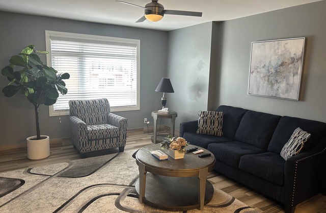 Elias Plaza (Apt 2) Stylish Apartment in the Heart of Downtown